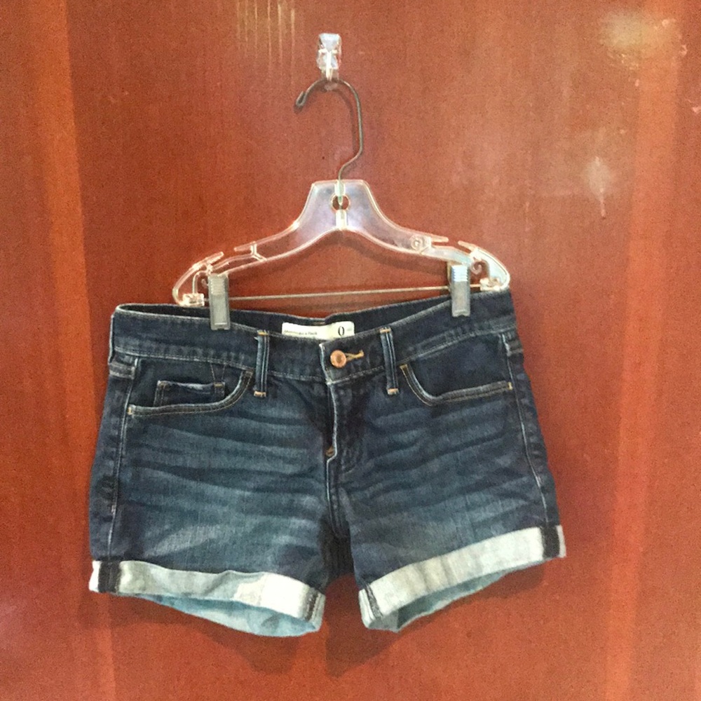 Abercrombie and Fich Low Rise shorts size 0